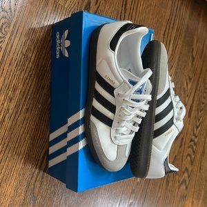 Brand new w/tags Adidas samba 0G white w/ black originals. US size 7 men/8women